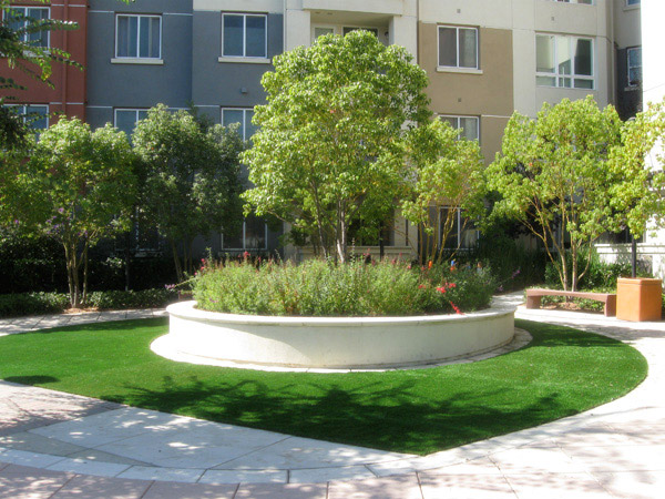 business landscaped with synlawn