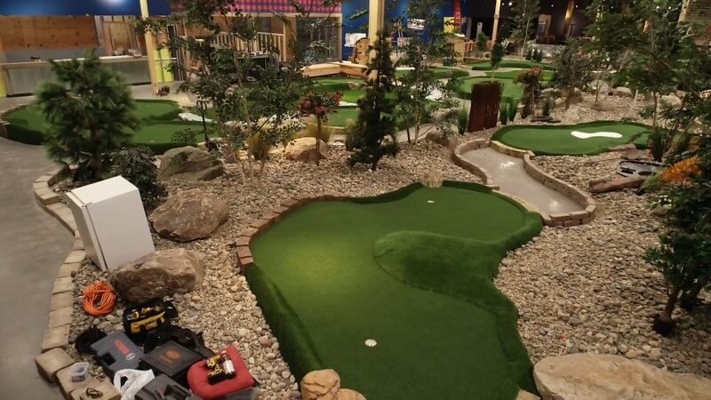 Indoor artificial grass mini golf course from SYNLawn Central Coast