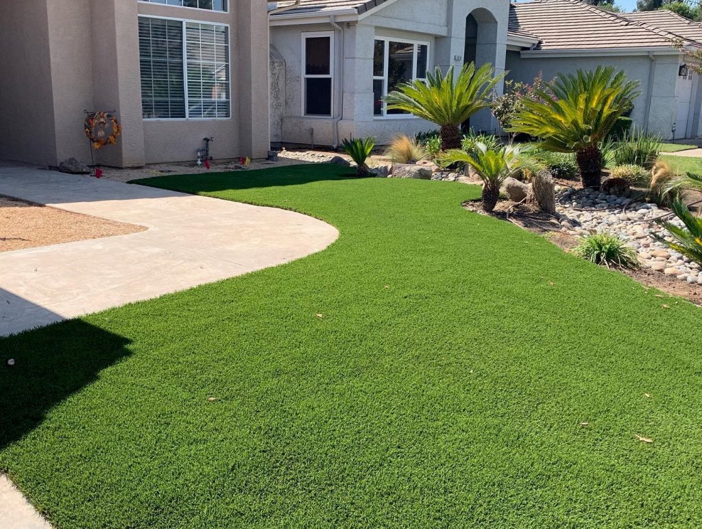 artificial-grass-frontyard-central-coast Artificial grass lawn installed by SYNLawn
