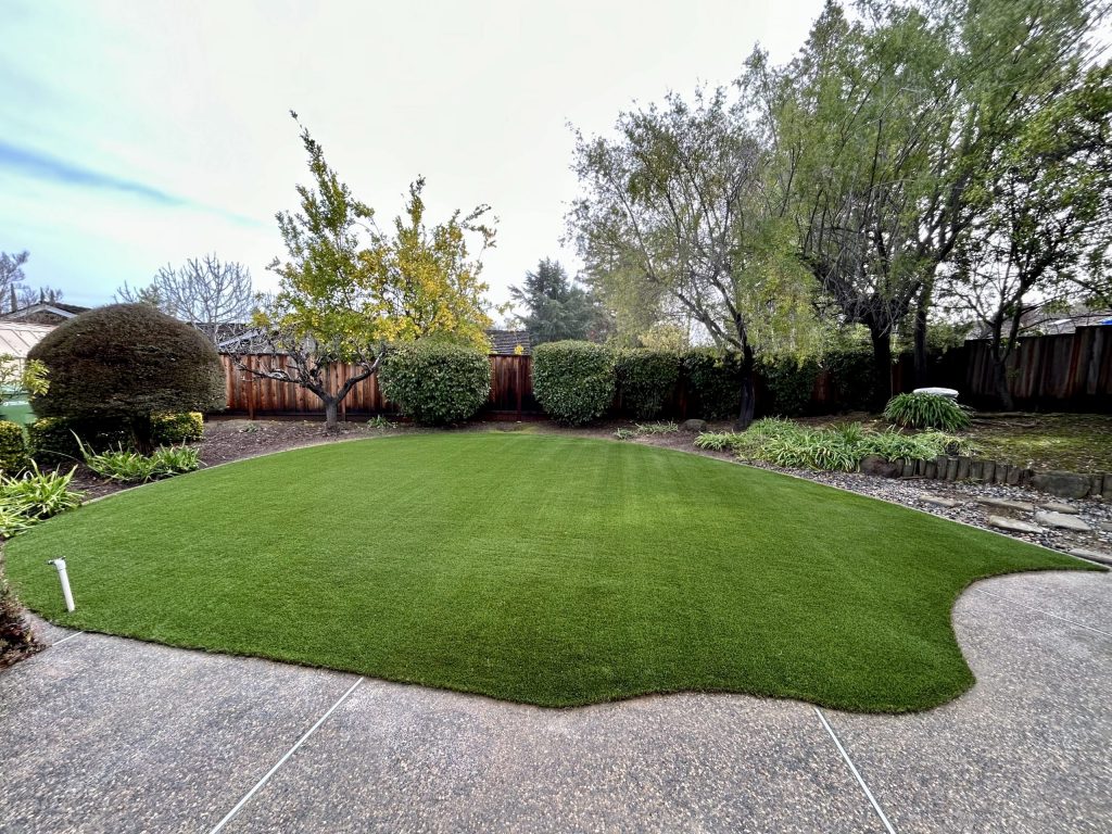 Backyard artificial grass lawn installed by SYNLawn