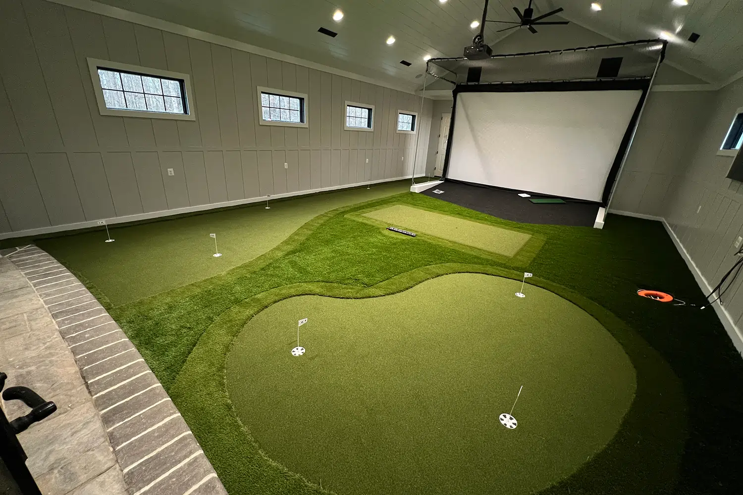 Residential indoor golf green from SYNLawn