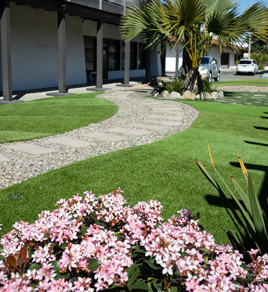 commercial-faq-image Commercial turf lawn installed by SYNLawn