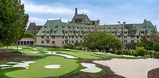 cc-mini-golf-installation-synlawn-2 Comercial mini golf installation from SYNLawn