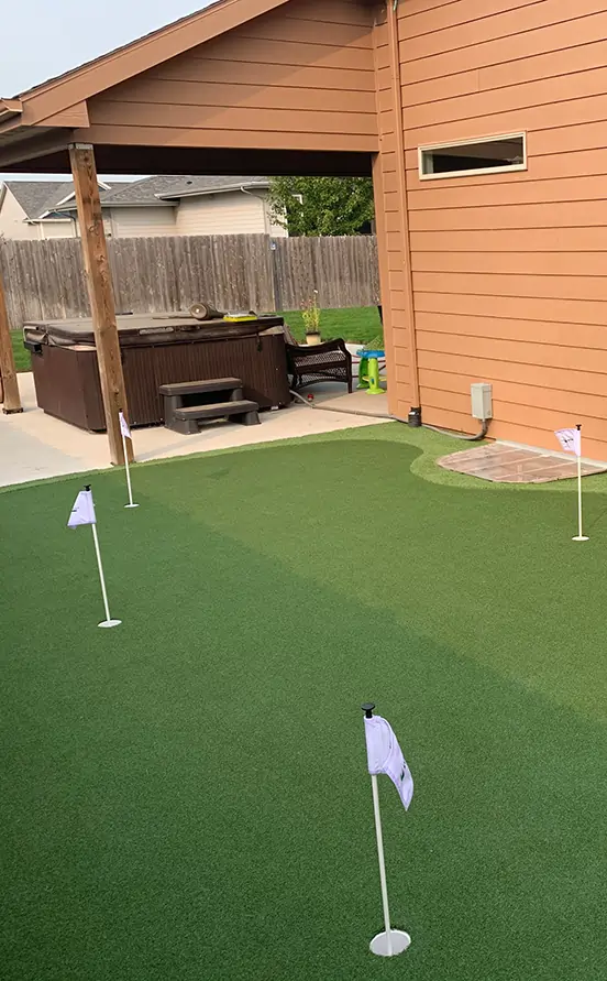 central-coast-faq-golf-green-1 Backyard golf green installation from SYNLawn