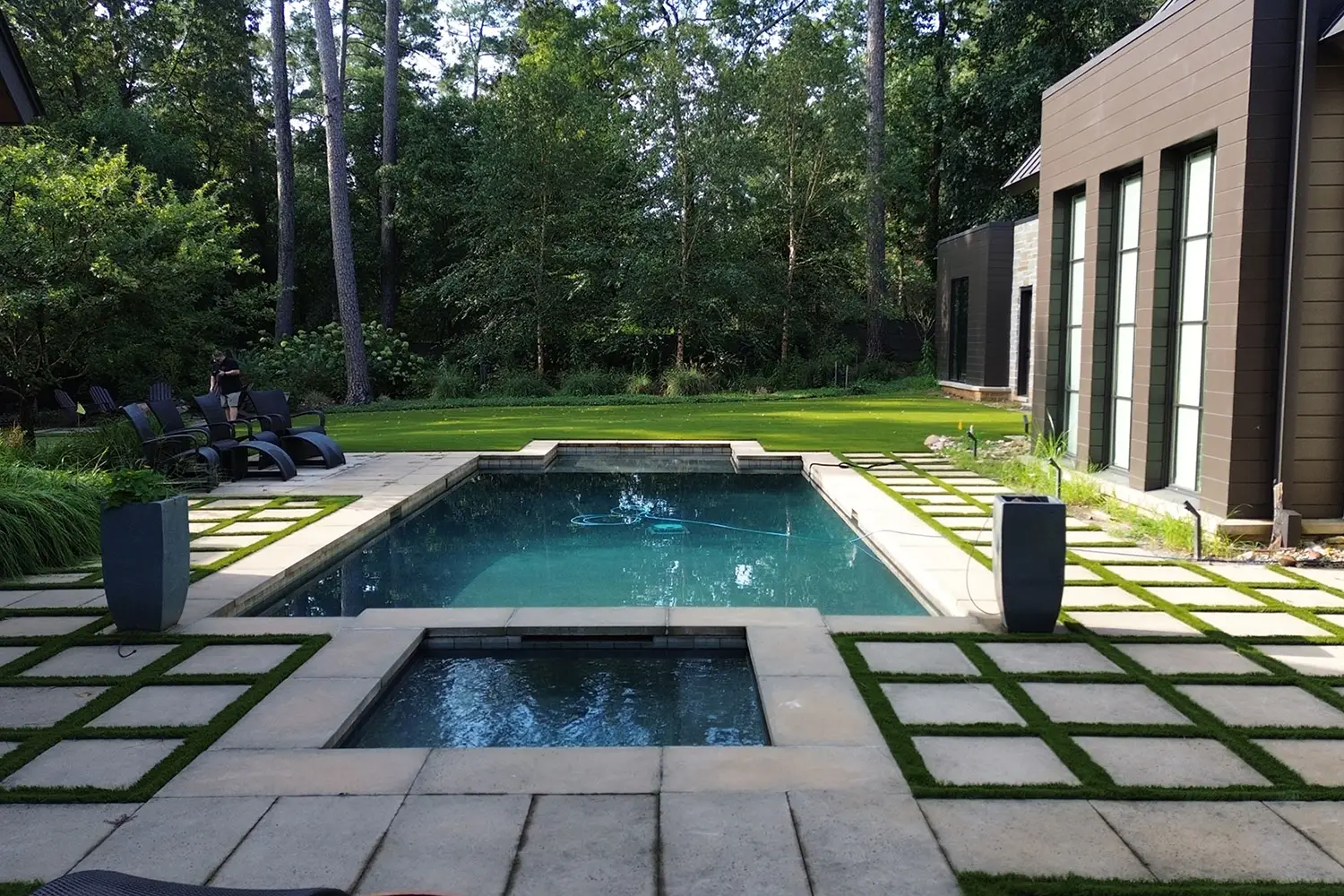 synlawn-cc-pool-area-artificial-grass-1 Artificial grass pool area from SYNLawn Central Coast