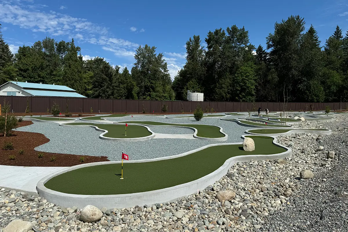 cc-mini-golf-turf-installation-img-synlawn